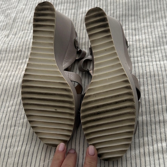 Women's Biala Wedge Gray Tan Leather Sandals Size 39 Excellent - Picture 4 of 6